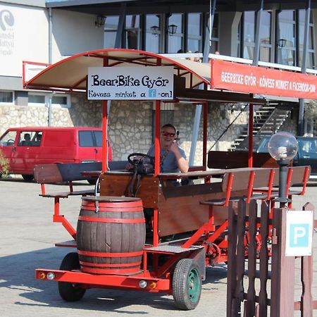 Amstel Hattyu Panzio -Erintesmentes Bejelentkezes Gyor Bagian luar foto