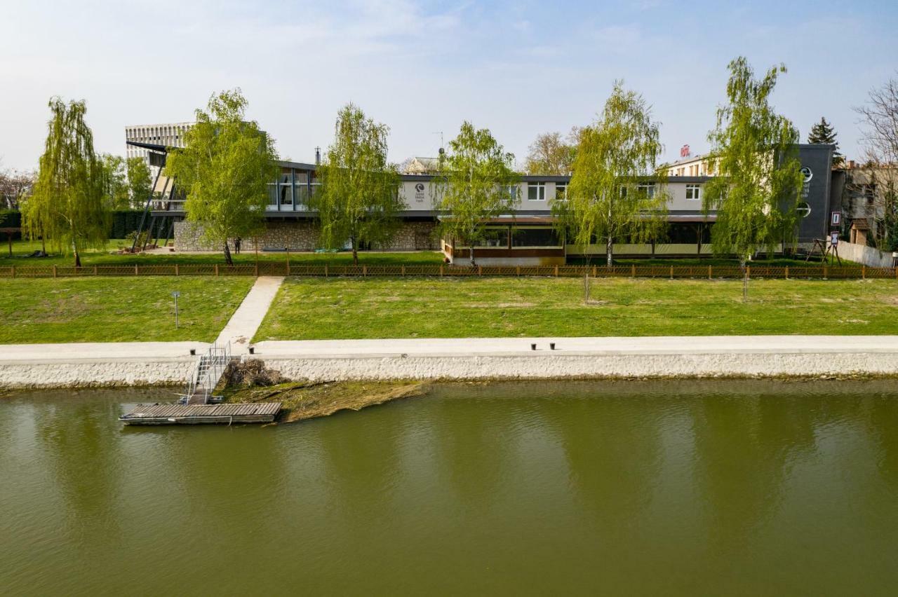 Amstel Hattyu Panzio -Erintesmentes Bejelentkezes Gyor Bagian luar foto
